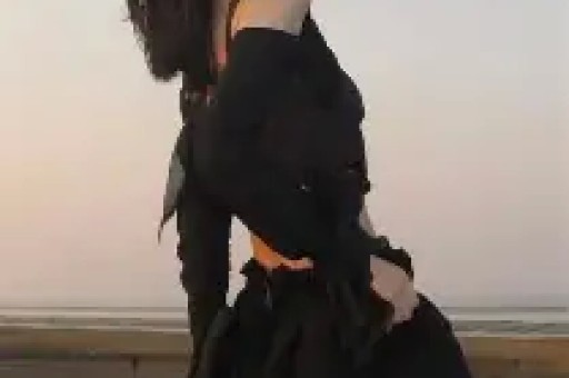 内娱男星‘绅士人设’崩塌剧组揩油被全网封禁！