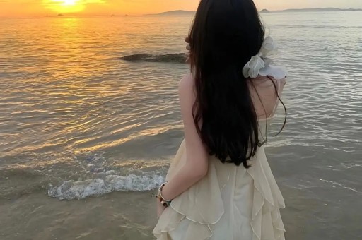 曝4瓜！湖南台女主持爱买高仿、体重反弹、怀四胎沈腾令人意外